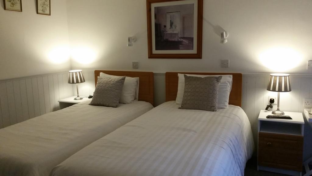 Halfway House Hotel Larne Ruang foto