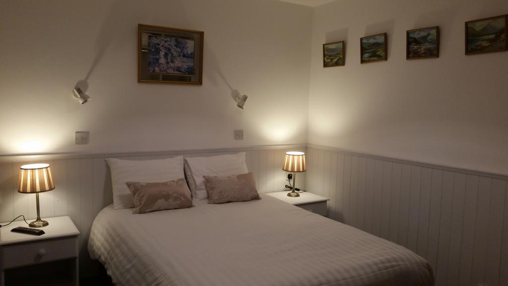 Halfway House Hotel Larne Ruang foto