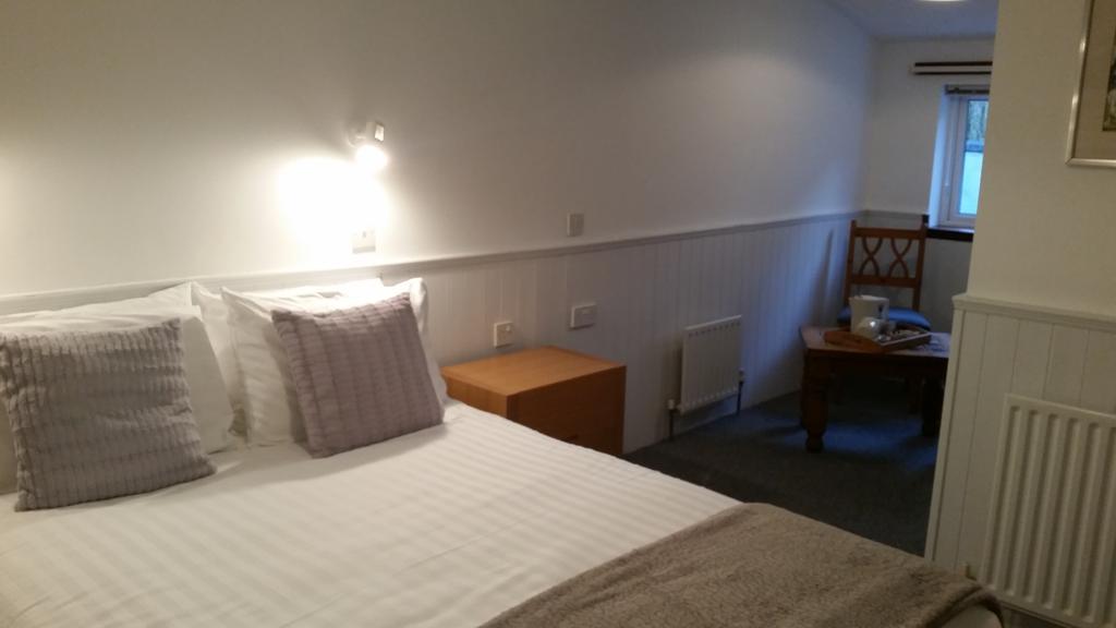 Halfway House Hotel Larne Ruang foto