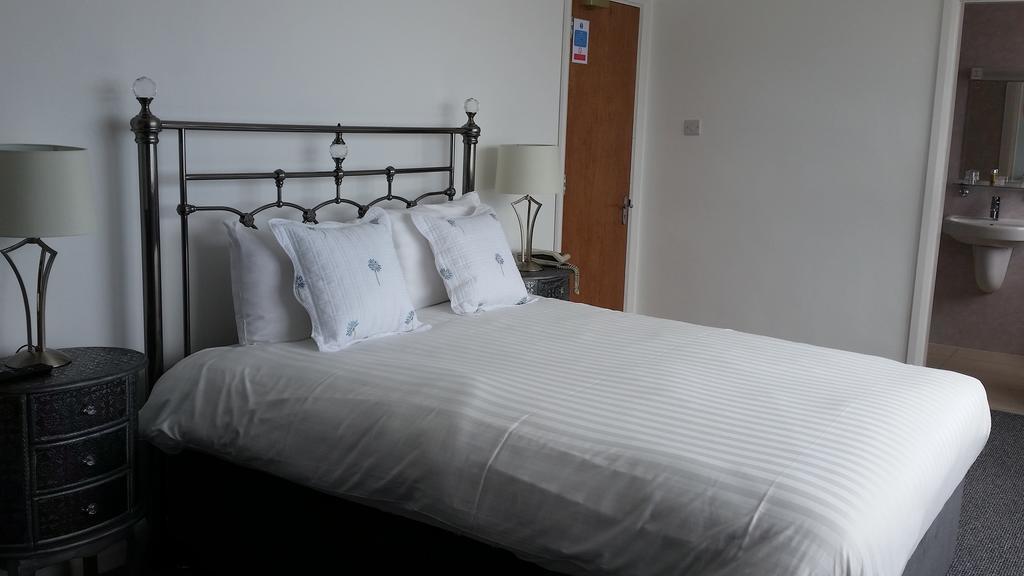 Halfway House Hotel Larne Bagian luar foto